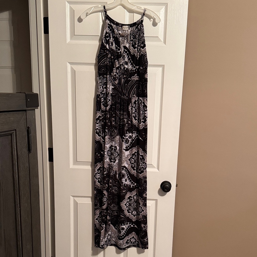 Jon & Anna Elegant Black and White Patterned Maxi Dress